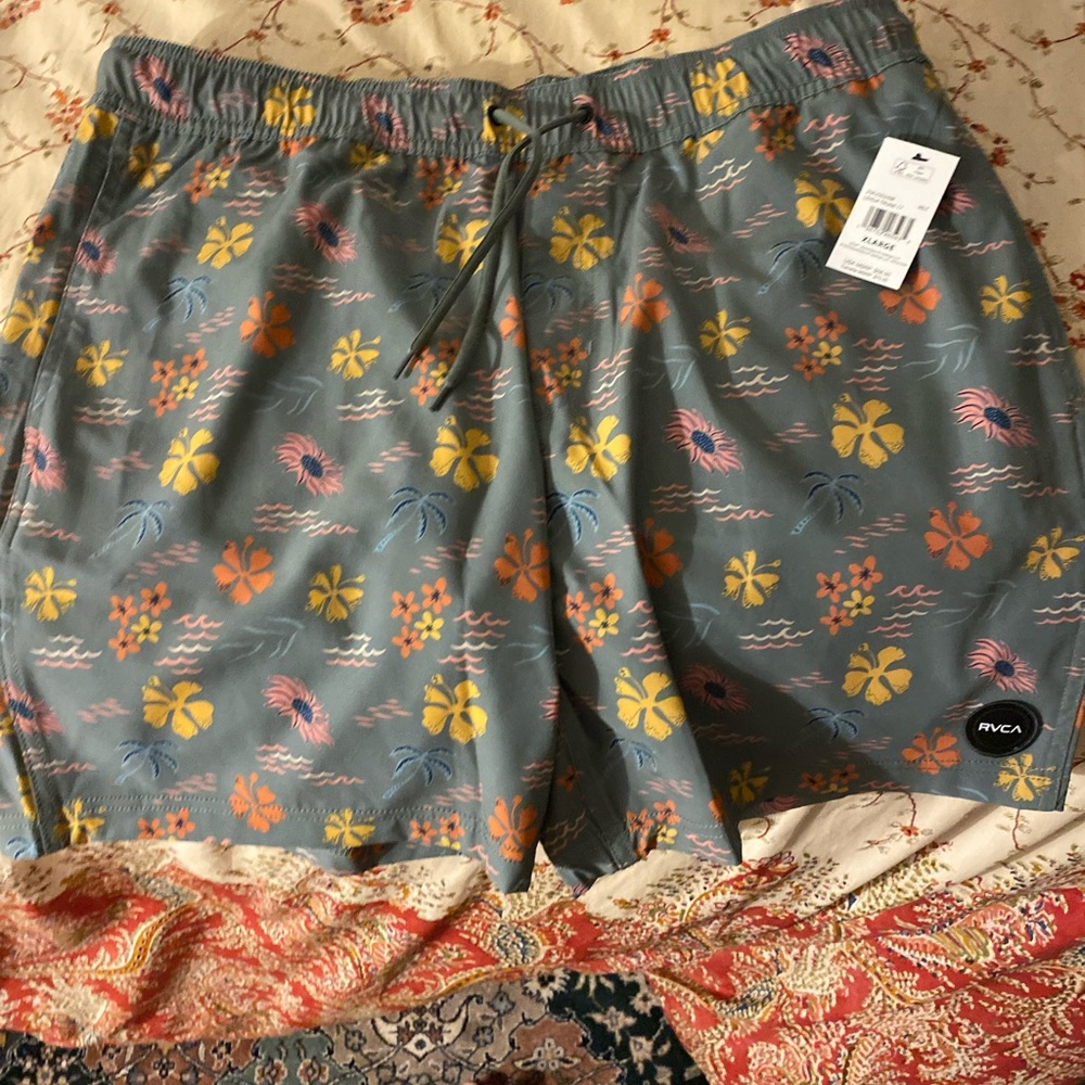 RVCA Men's Hybrid Shorts - Gray with Floral Accents. Size XXL. NWT.